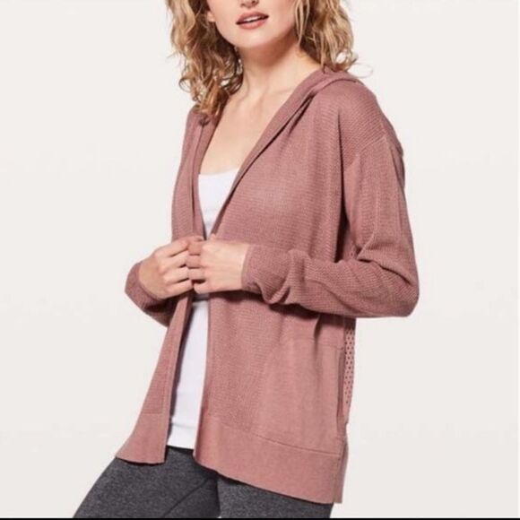 Lululemon Still Movement Wrap
Heathered Quicksand - Picture 6 of 12